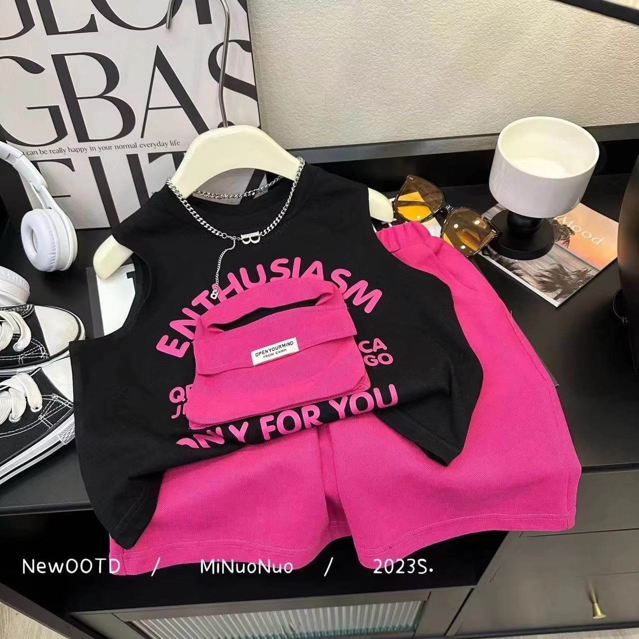 Baby Clothing Drawing - Abbigliamento estivo da boutique per neonati,